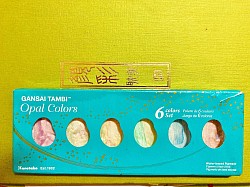 Kuretake, une marque japonaise d’aquarelles, ici les tons opalins